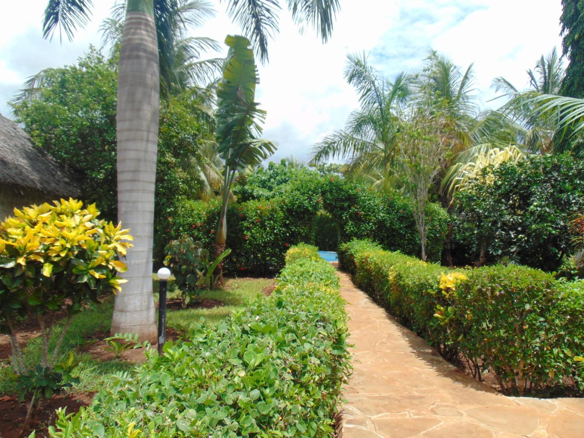 Villas Dora And Holly Diani Beach Bagian luar foto