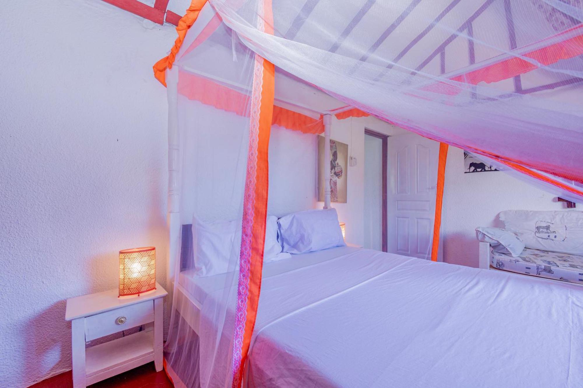 Villas Dora And Holly Diani Beach Bagian luar foto