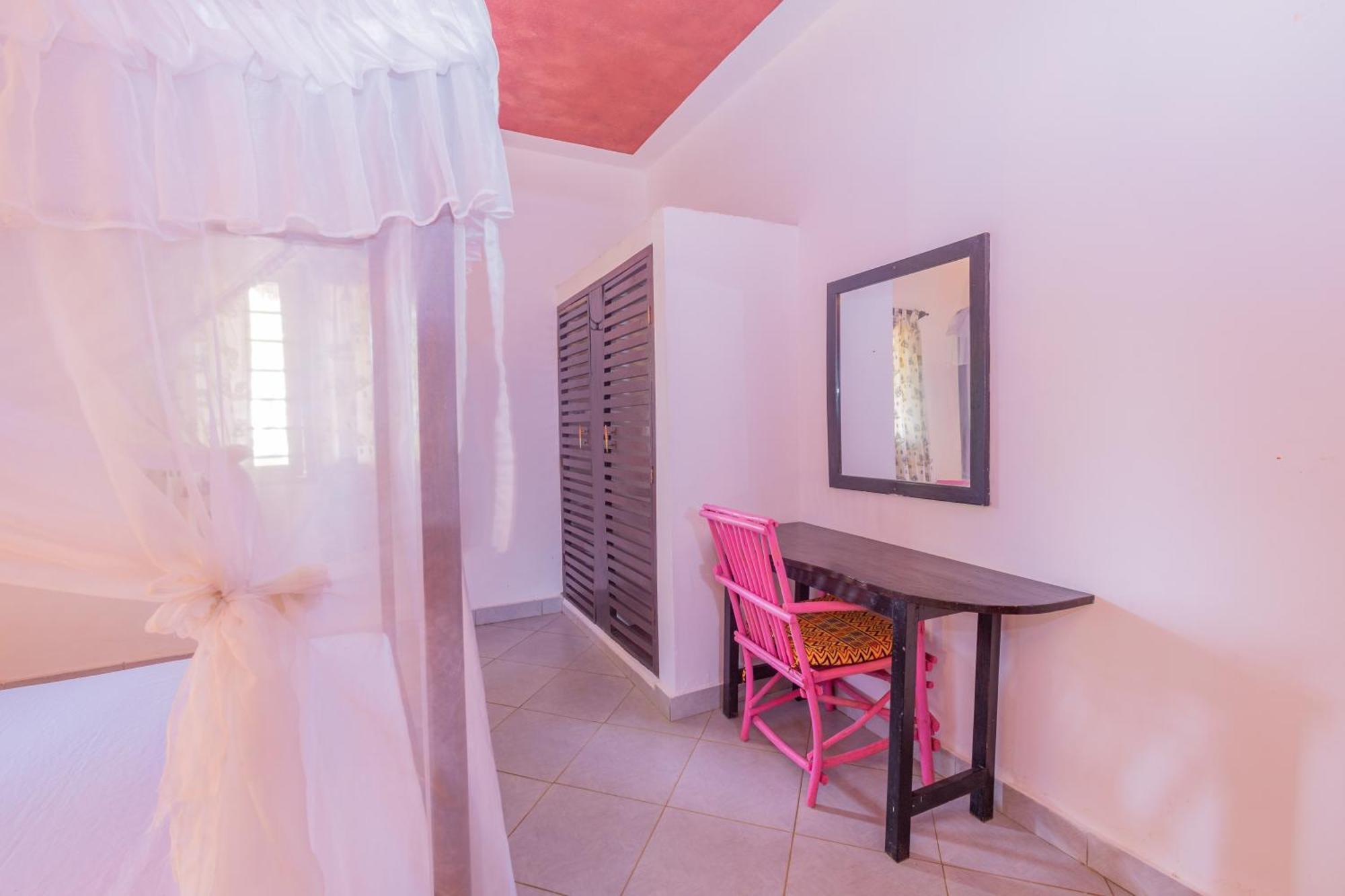 Villas Dora And Holly Diani Beach Bagian luar foto