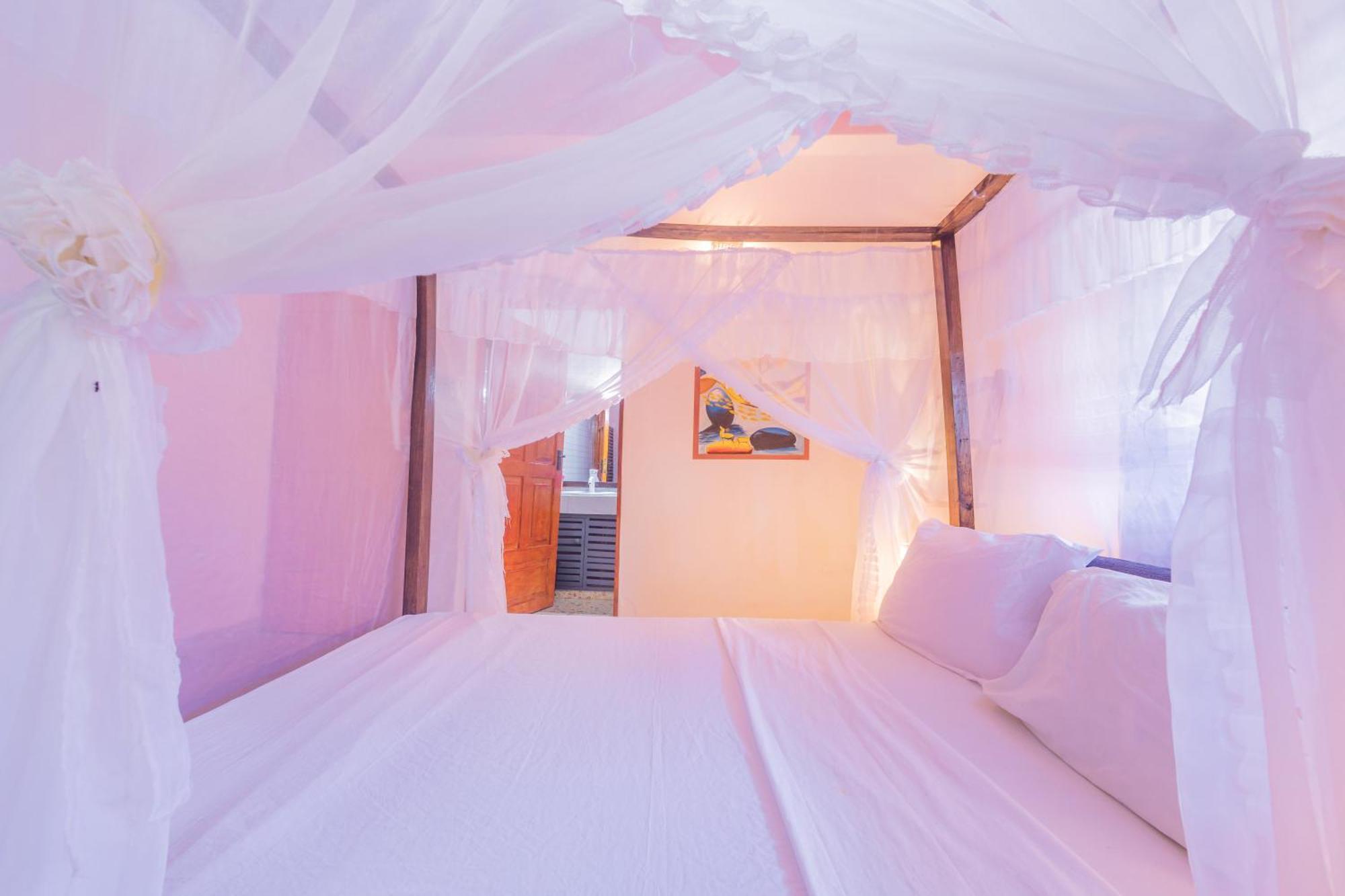 Villas Dora And Holly Diani Beach Bagian luar foto