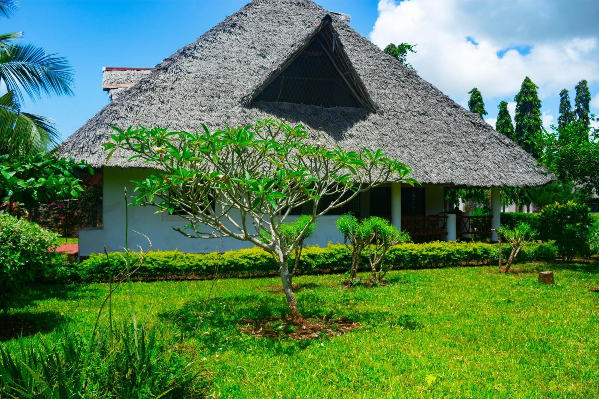 Villas Dora And Holly Diani Beach Bagian luar foto